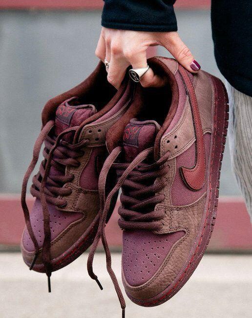 NIKE SB DUNK BURGUNDY CRUSH